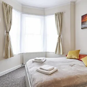 Lovely 1-bedroom Near The Sea Front Southend-on-Sea